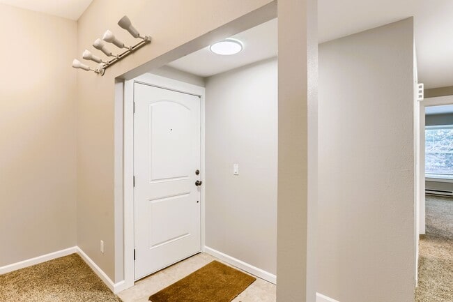 Building Photo - AVAILABLE AUGUST 1, 2026 >> Stunning 2BR/2BA Condo For Rent in Bellevue!! W/S/G Included!!!