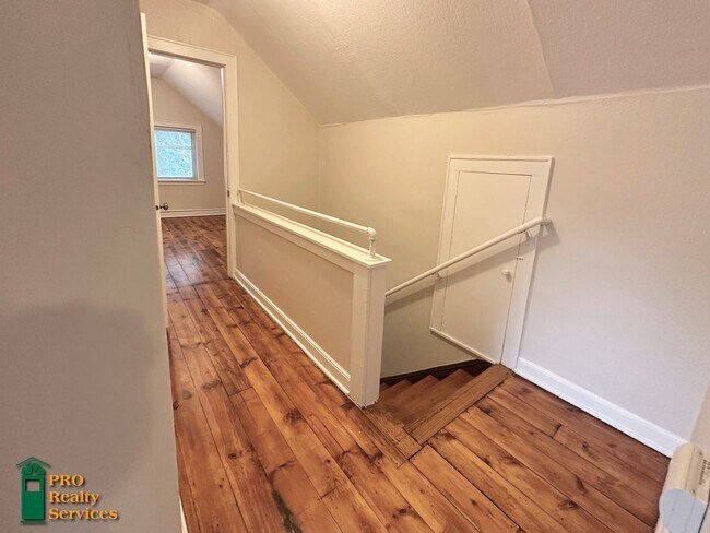 Building Photo - 4 Bedroom Home Close to Theodore Wirth Park
