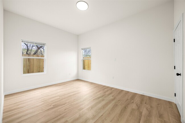 Building Photo - 9709 Pelsey St