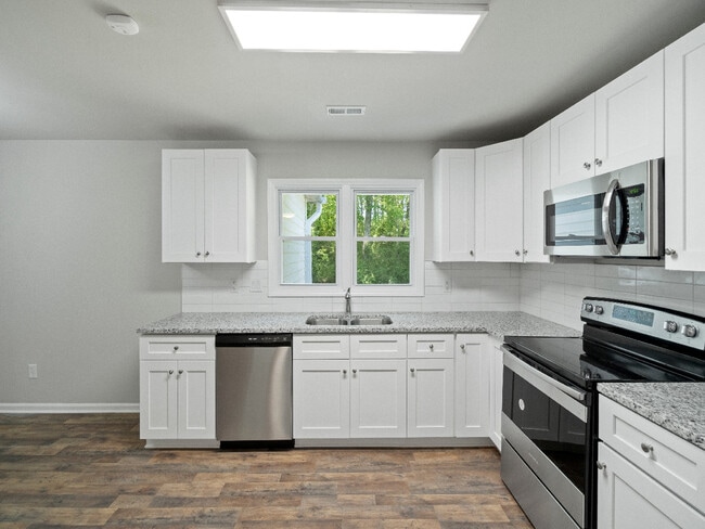 Building Photo - 128 Sunset Ln
