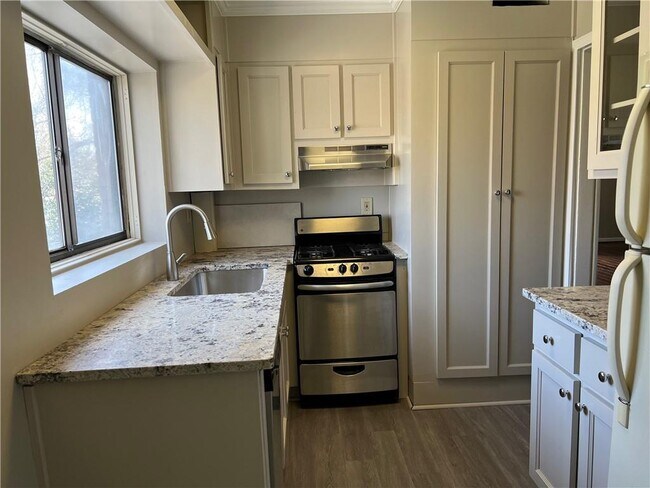 Building Photo - 282 Ardmore Cir NW