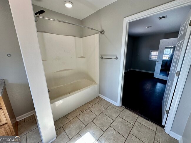 Building Photo - 1013 Walke Dairy Rd