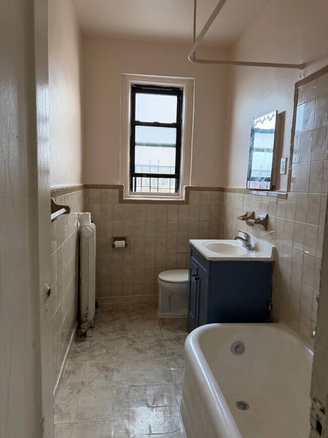 Building Photo - 140-30 Sanford Ave