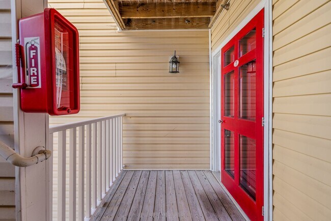 Building Photo - 3 Bedroom Lake View Condo on McFayden Lake with Lakeviews