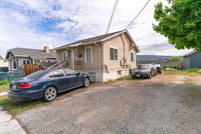 Building Photo - EN331 Malaga Ave