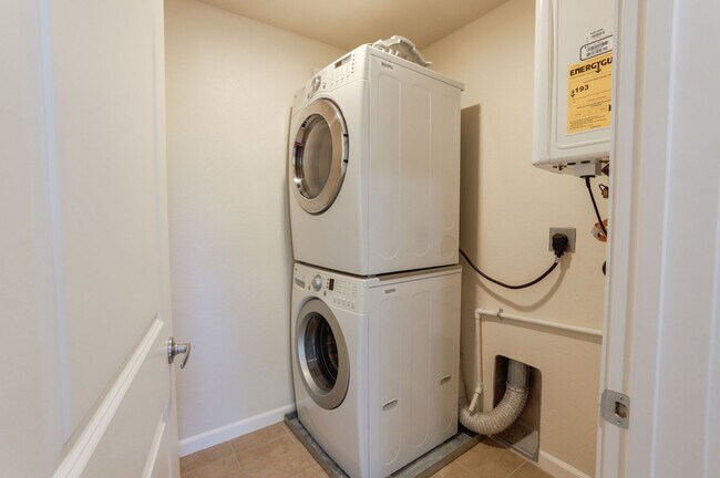 Building Photo - Modern 2BR / 2BA Condo | Garage Parking | Walk to VTA Light Rail | YouTube Tour