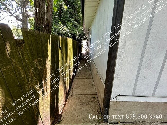 Building Photo - 623 Ohio St