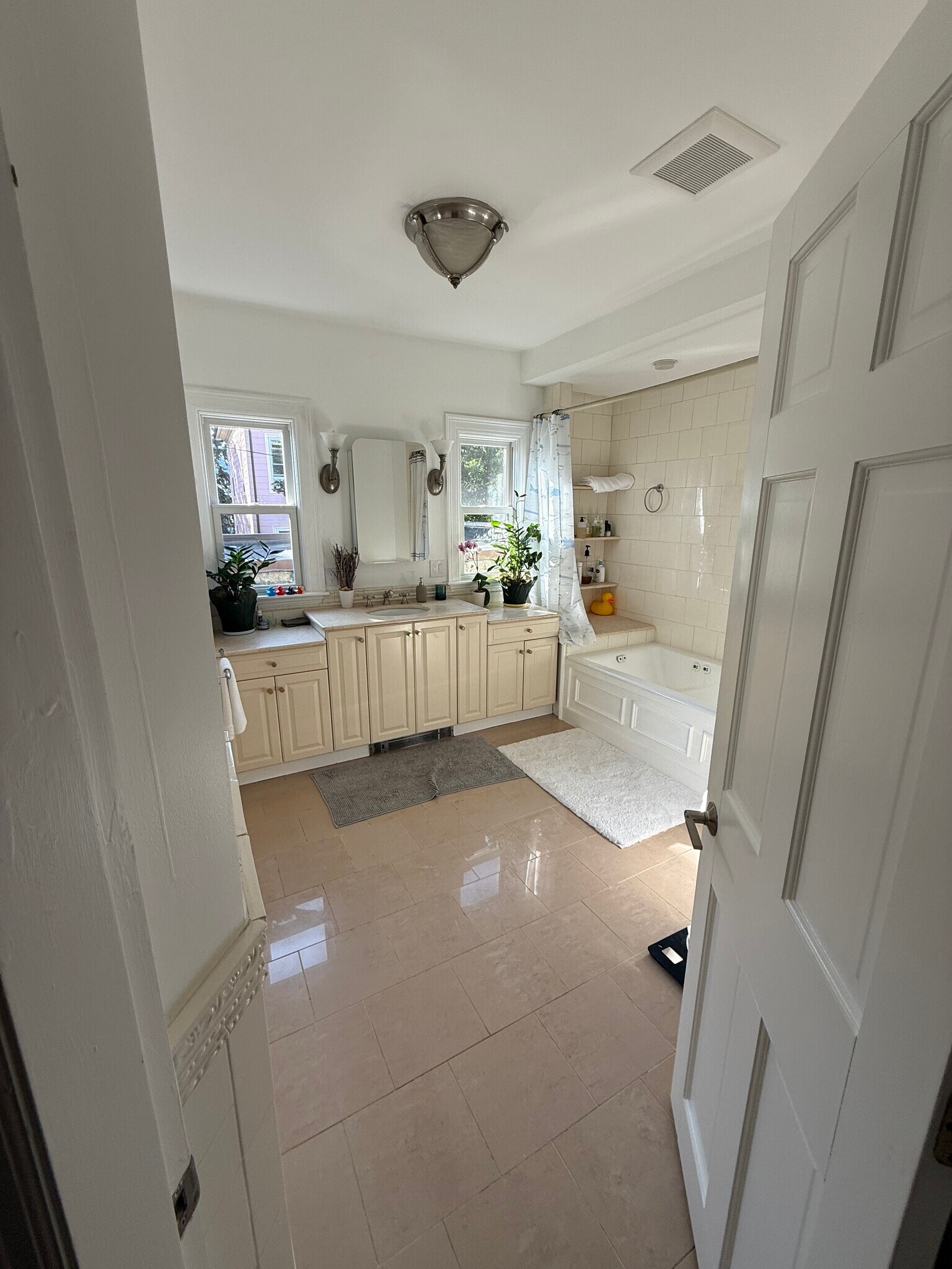 Building Photo - 96 Munroe St