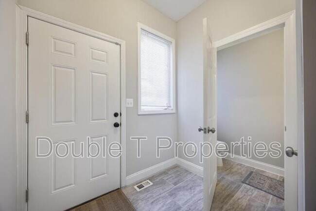 Building Photo - 314 E 22nd St