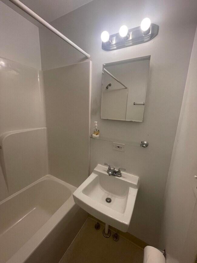 Building Photo - 8224 W Main St