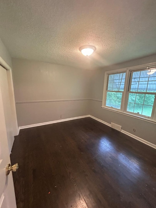 Building Photo - 6433 Oak Dr