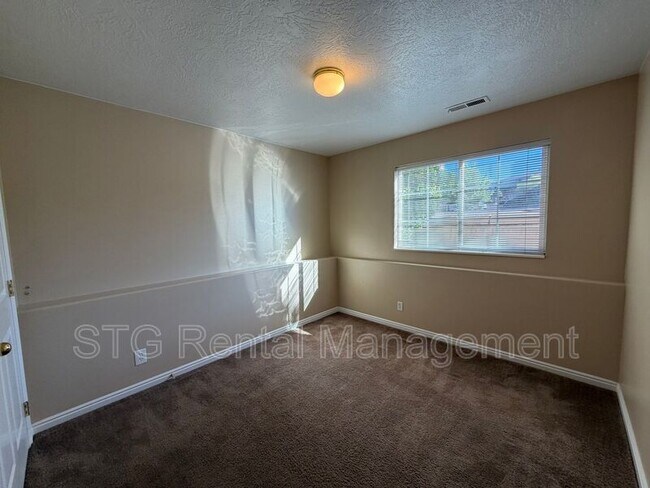 Building Photo - 180 E 100 N