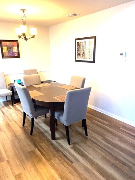 Building Photo - 373 Fantail Loop