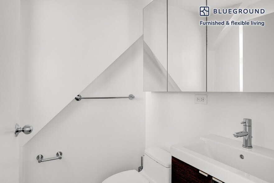 Building Photo - 360 W 34th St.