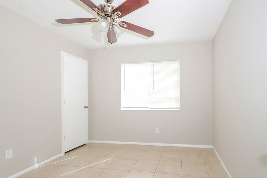 Building Photo - 2138 SE Rich St