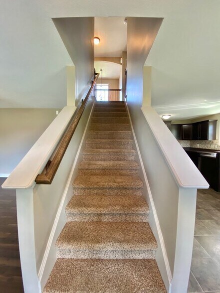 Building Photo - 582 Kicker Ct