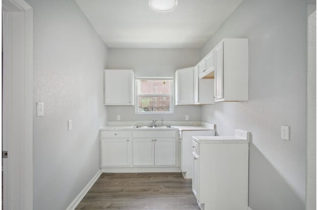 Building Photo - Charming and Modern Living Near Downtown San Antonio