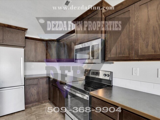Building Photo - Recently Built, 3 Bed, 2 Bath, 1 Level Spo...