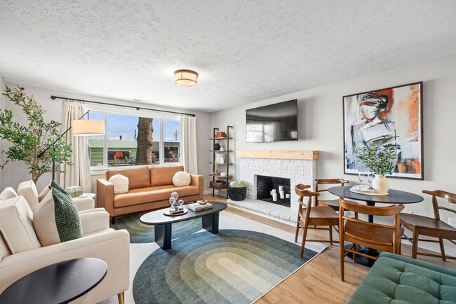 Primary Photo - Trendy 2B/1B Unit C I Near Gonzaga/WSU/EWU...