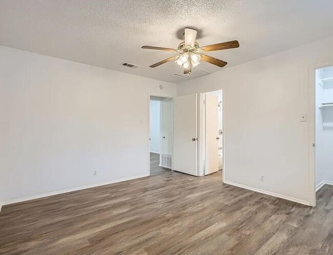 Building Photo - 1301 Hollow Creek Dr