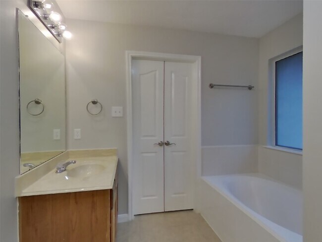 Building Photo - 12043 Belle Ct