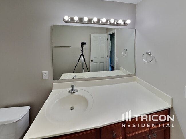 Building Photo - 6456 Fishing Pond Ct
