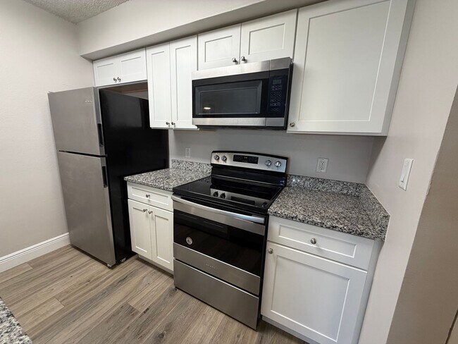 Building Photo - ANNUAL RENTAL - 2 BED / 2 BATH CONDO AT MYSTIC GARDENS