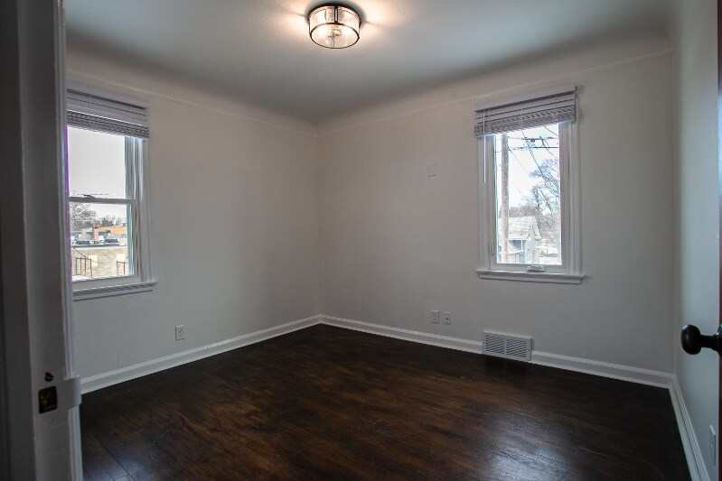 Building Photo - 4814 Erskine St