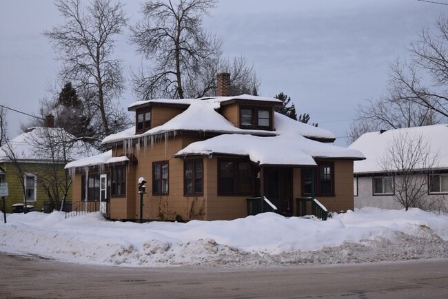 Building Photo - 136 E King St