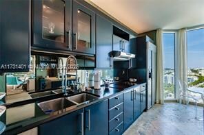Building Photo - 300 S Pointe Dr