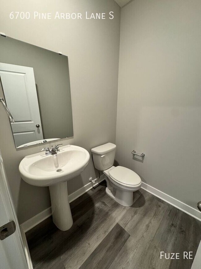 Building Photo - 6700 Pine Arbor Ln S