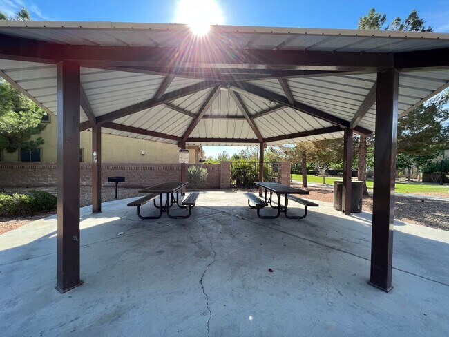 Building Photo - STUNNING 3BD/2.5BA HOME W/ TESLA SOLAR, POOL, SPA, & LOFT!!