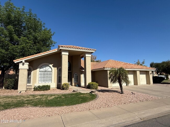 Building Photo - 902 W Sherri Dr