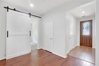 Building Photo - 10514 Kentington Oak Dr