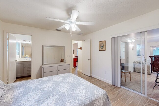 Building Photo - 5887 Whistlewood Cir