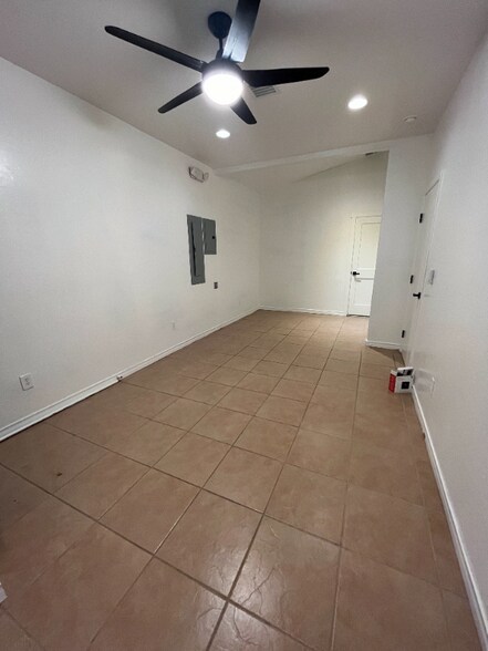 Primary Photo - 627 W Snowflake Blvd