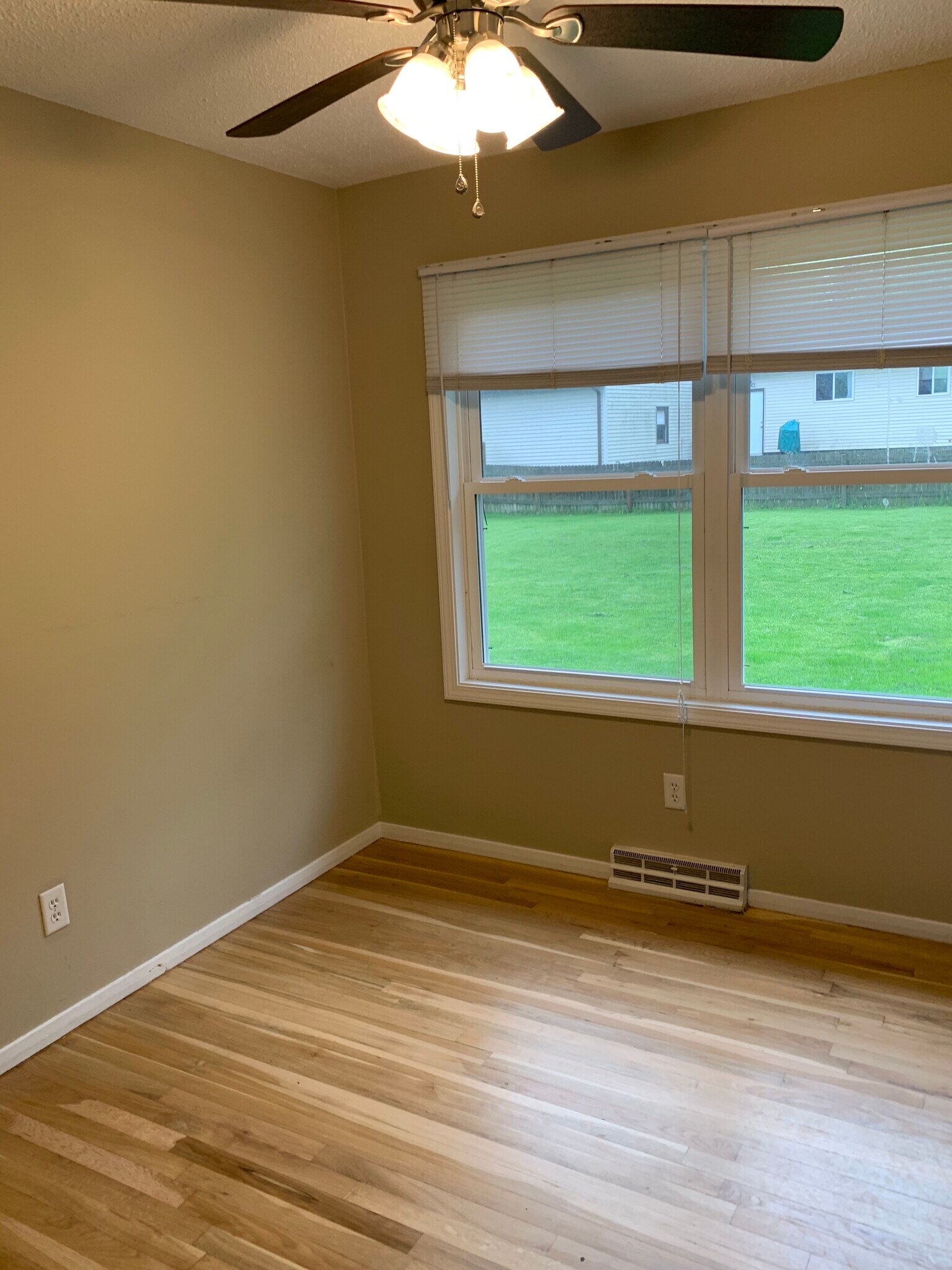 Building Photo - 2125 Hollywood Blvd