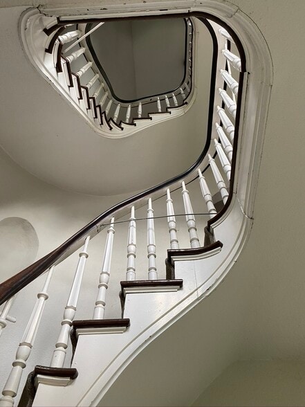 foyer spiral staircase - 336 Main St