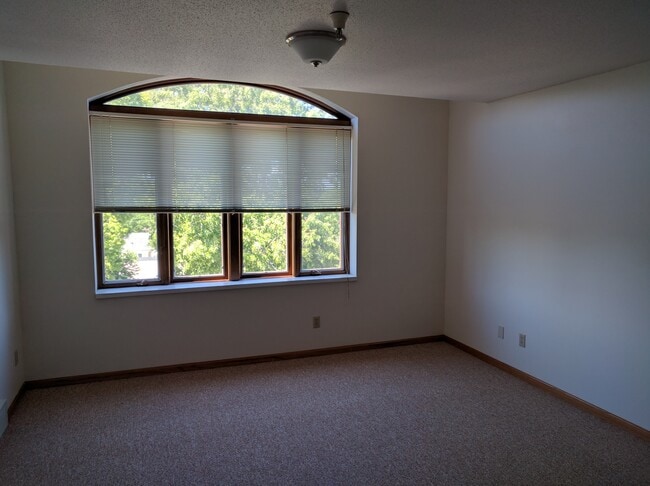 Building Photo - Salzer Square Apartments