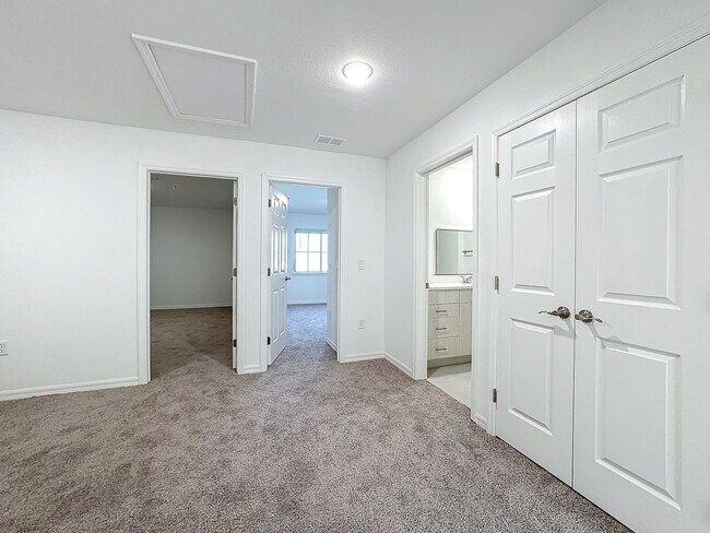 Building Photo - Townhouse For Lease in Saint Cloud