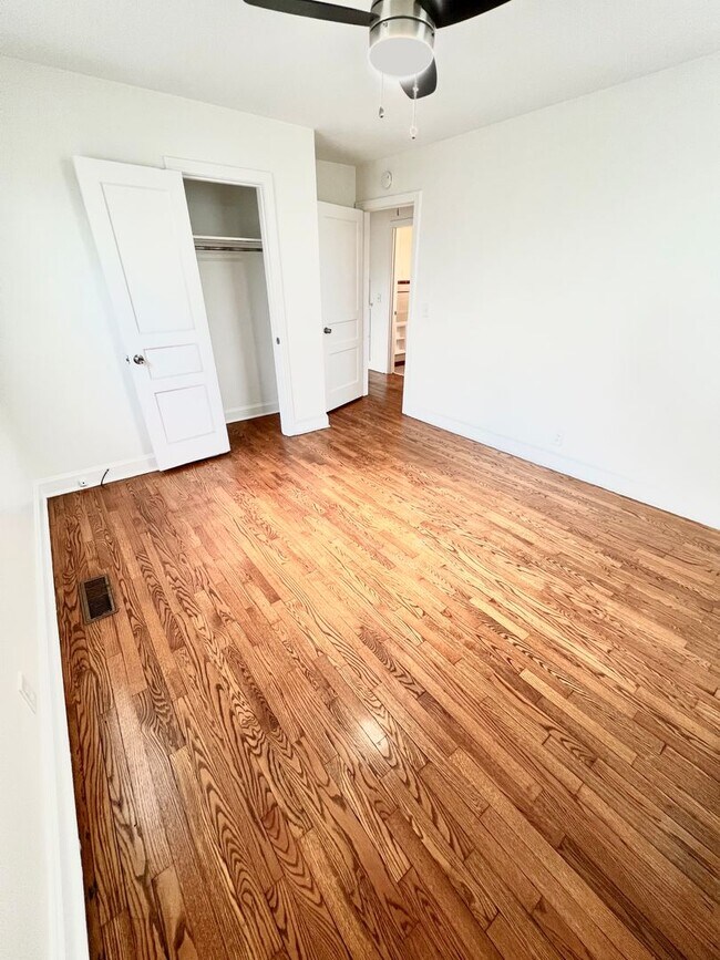 Building Photo - Madison Stunner! 3 Bed 2 Bath House W/ Fenced Back Yard