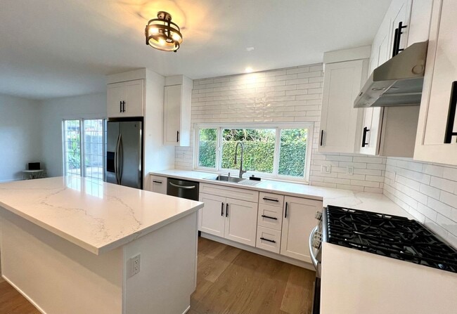 Building Photo - Rare 4 Bedroom pool home available in Cypress