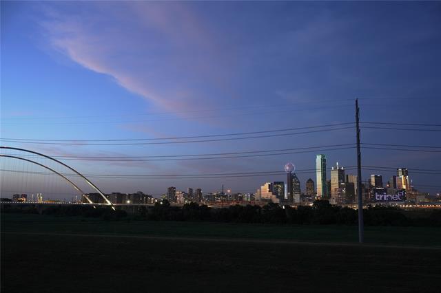 Building Photo - 381 E Greenbriar Ln