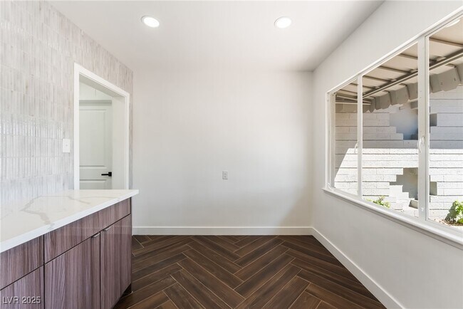 Building Photo - 569 Canosa Ave