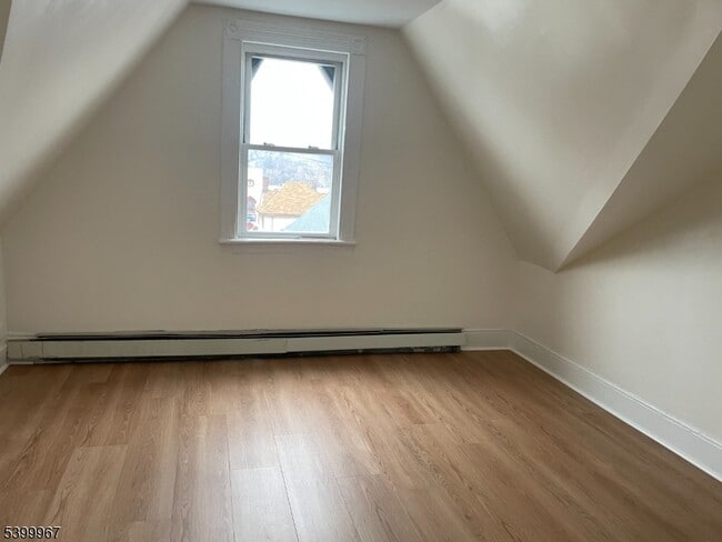 Building Photo - 87 Butler St