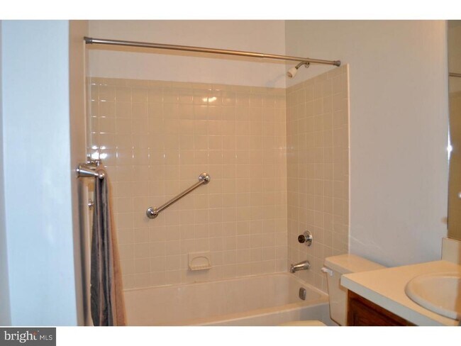 Building Photo - 909 Ravens Crest Dr