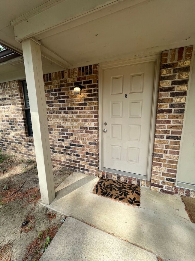 Building Photo - 218 Bellevue Cir