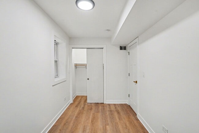 Building Photo - 2812 S Pulaski Rd