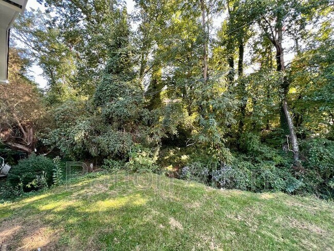 Building Photo - 45 High Meadow Rd