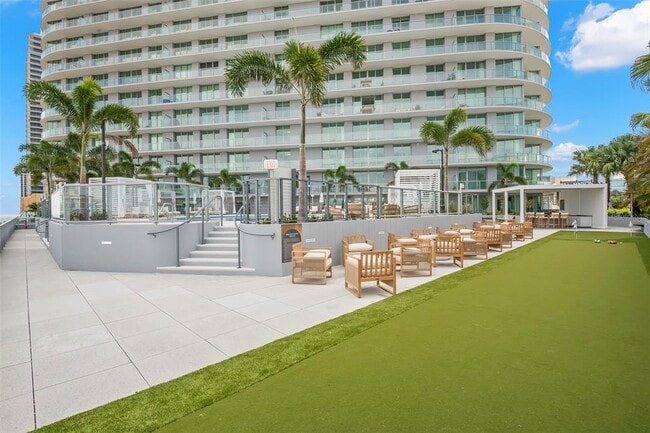 Building Photo - 400 Central Ave